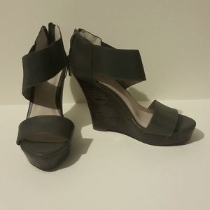 Seychelles gray wedge sandals, size 6, brand new